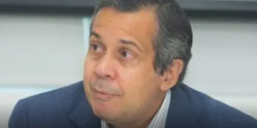 Medio Ambiente somete hombre por tala árboles