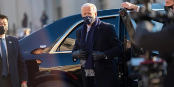 Biden anuncia que pasajeros que viajen a EEUU deberán hacer una cuarentena a su llegada