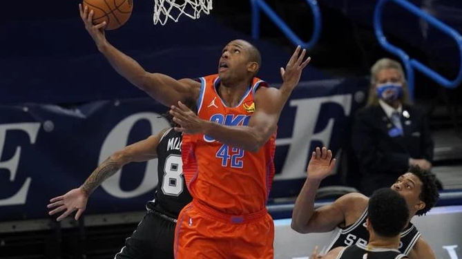 Horford anota 10 puntos, toma 7 rebotes y da 3 asistencias en revés del Thunder