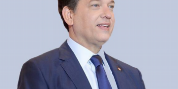 Ito Bisonó dice se espera que combustibles comiencen a bajar a partir de marzo