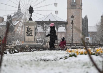 Aeropuerto de Madrid paraliza sus vuelos hasta las 10:00 horas del sábado