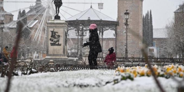 Aeropuerto de Madrid paraliza sus vuelos hasta las 10:00 horas del sábado