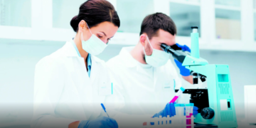 La labor del bioanalista es básica en la detección de enfermedades