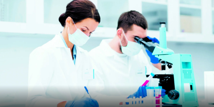 La labor del bioanalista es básica en la detección de enfermedades