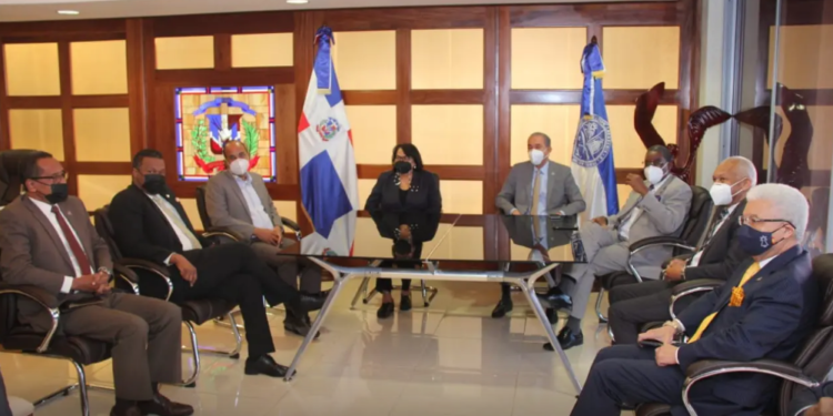 Paro profesores UASD preocupa a rectora y estudiantes