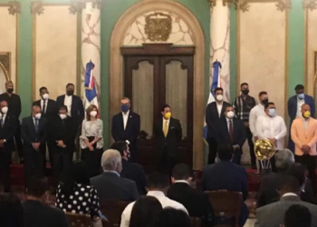 Luis Abinader se compromete a mejorar los estadios del país para la Serie del Caribe 2022