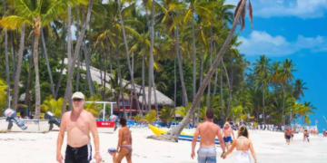 Llegada de turistas cae en enero tras 6 meses de recuperación