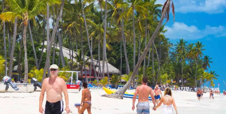 Llegada de turistas cae en enero tras 6 meses de recuperación