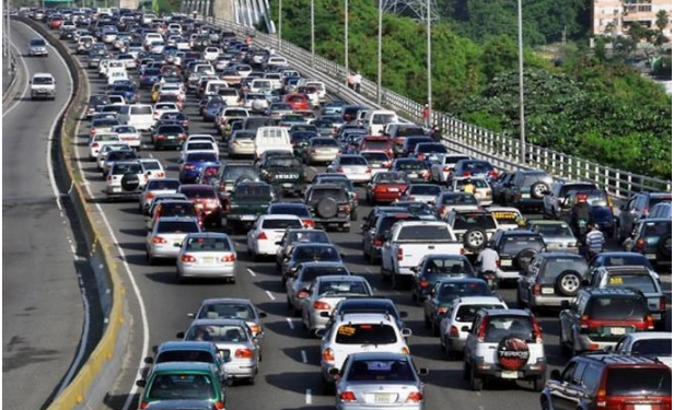 Cerca de 98,000 vehículos pagarán multa por renovar tarde el marbete