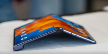 Huawei presenta celular plegable, pese a sanciones de Estados Unidos