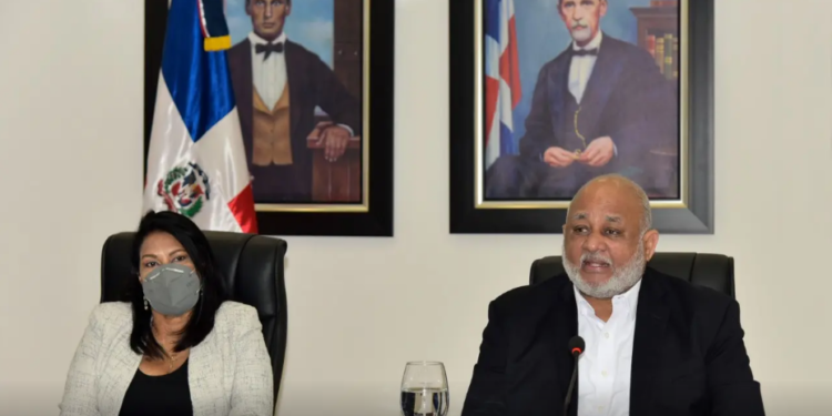 Ministerio de Educación salda deuda de 351 millones heredada con el Semma