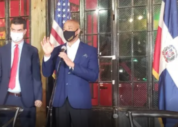 Candidato alcaldía NYC visita dominicanos Alto Manhattan y desglosa su programa