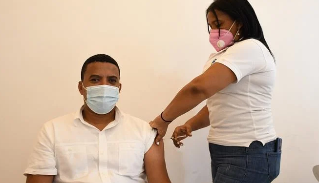 UASD suspende «temporalmente» vacunación contra COVID-19