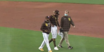 Tatis sale de juego tras una dura jugada en el campo corto