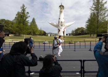 Antorcha olímpica recorre Osaka en pleno récord de COVID-19