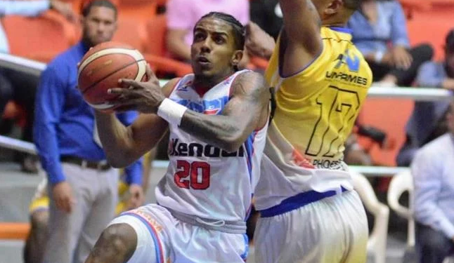 Multan y suspenden responsables de incidente en partido de baloncesto