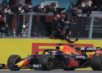 Verstappen derrota a Hamilton en Imola