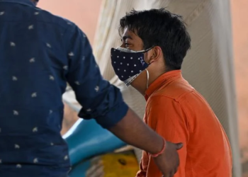 Llega el primer avión con vacunas de ayuda a India