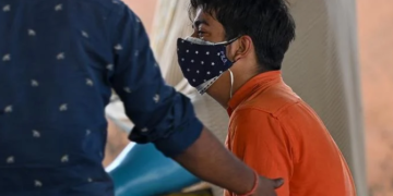 Llega el primer avión con vacunas de ayuda a India