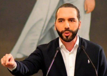 El Salvador: Bukele advierte que saldrán más funcionarios