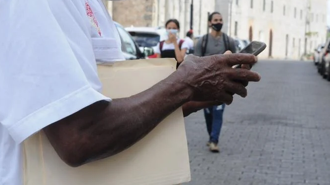 Tener más de 40 años “es un pecado” para lograr un empleo