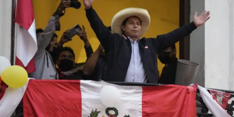 Perú: Pedro Castillo cerca de ganar balotaje presidencial