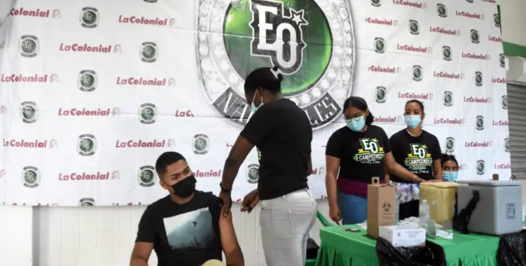 Estrellas celebran con éxito jornada de vacunación