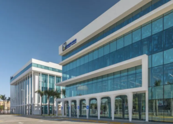 Calificadora Feller Rate asigna a APAP perspectivas positivas de A+