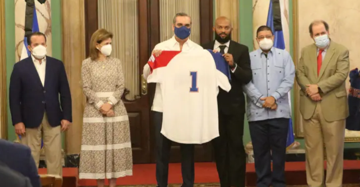 Presidente Abinader entregará bandera a delegación va a Tokio