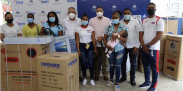 Miderec entrega electrodomésticos a seis atletas; hará lo mismo con otro grupo