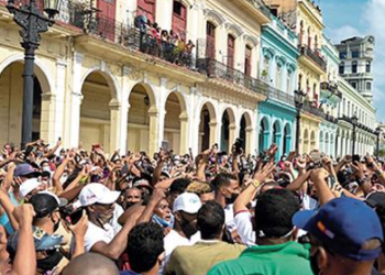 Cuba se agita bajo el grito ¡abajo la dictadura!