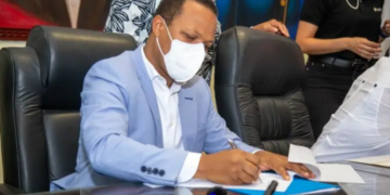 Edesur firma acuerdo con 24 alcaldes de la región Valdesia para mejorar el servicio