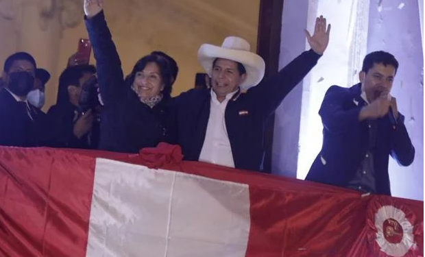 Tribunal declara a Castillo presidente de los peruanos