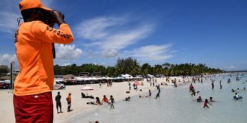 Collado se compromete a recuperar polo de Boca Chica