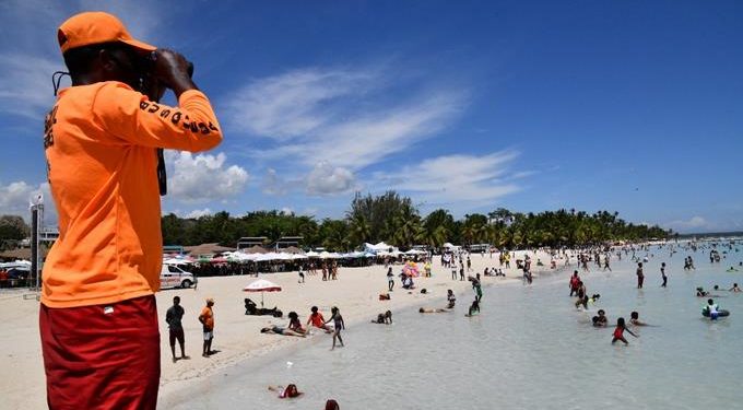 Collado se compromete a recuperar polo de Boca Chica