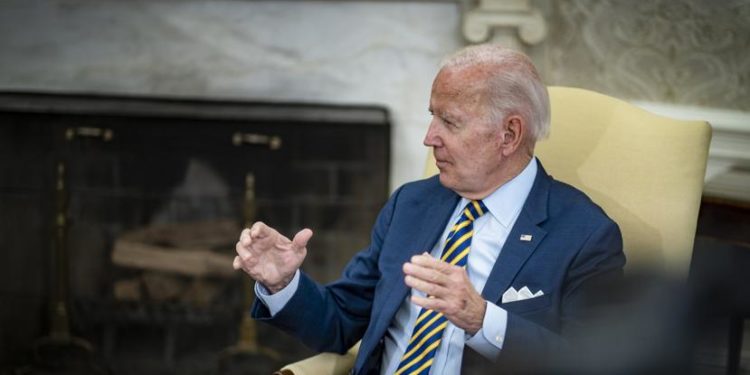 Joe Biden anuncia financiamiento federal de 100% para tareas de emergencia como el restablecimiento de la luz y el agua