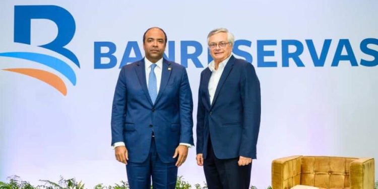 Moisés Naim imparte conferencia organizada por el Banco de Reservas