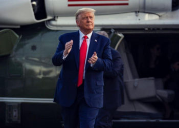 Trump niega en testimonio en video acusaciones de violación