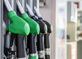 Después de un año congelados, el gobierno anuncia rebajas a precios de las gasolinas y el gasoil