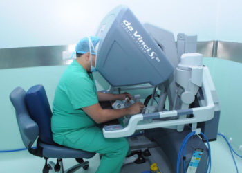HOMS apuesta por robótica en cirugía