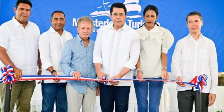 David Collado inaugura obras en la provincia La Altagracia