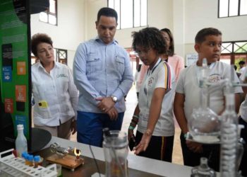 Ministerio de Energía y Minas fomenta innovaciones estudiantiles en Segunda Feria Científica 2023