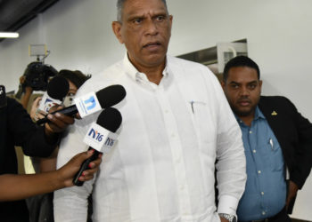 Ministro de Interior quiere más mujeres en la Policía