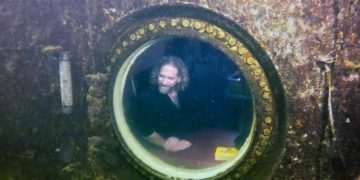 Un profesor de EE. UU. bate un récord mundial al vivir 74 días en un refugio submarino