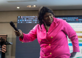 Salud cierra centro Kogland, de Elizabeth Silverio, tras escándalo de falsificación de títulos