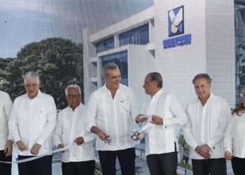 Abinader encabeza inauguración del nuevo edificio de negocios de APAP en Santiago