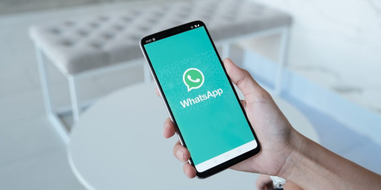 El ‘modo compañero’ de WhatsApp llega a teléfonos iOS