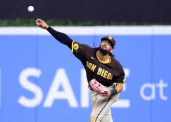 Fernando Tatis Jr. muestra brillantez a la defensa