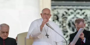 El Papa se recupera de la operación y rezará este domingo el ángelus en privado por consejo médico