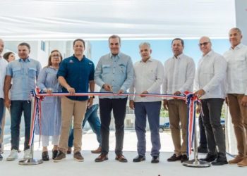 MIVED junto al Gobierno Central entrega apartamentos Plan Mi Vivienda y centro de salud en Santiago